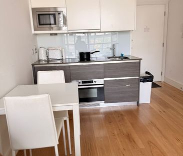 Studio Flat, Trinity Square, TW3 - Photo 6