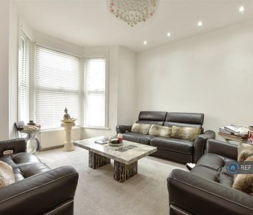 5 bedroom detached house to rent - Photo 2