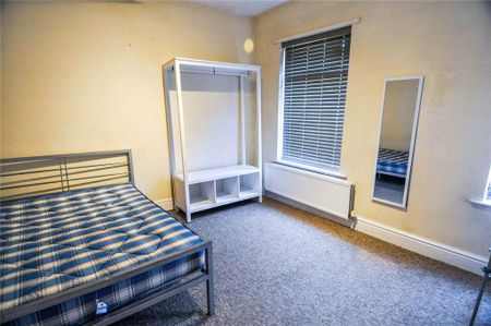 5 bedroom end of terrace house to rent - Photo 2