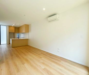 Modern Living in Flat Bush - Brand-New Terrace Home - Photo 4