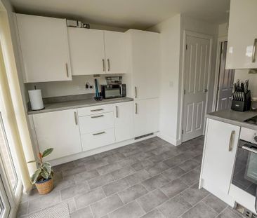 2 bedroom semi-detached house to rent - Photo 3