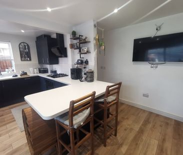 3 Bed Semi-Detached House, Merryoak Road, SO19 - Photo 1