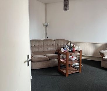 3 Bed Flat, Woodsley Road, LS3 - Photo 1