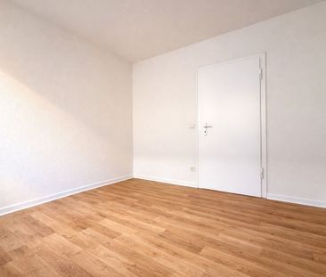 FRISCH RENOVIERTE 4-ZIMMERWOHNUNG MIT BALKON IN KREFELD ZU MIETEN! - Photo 3