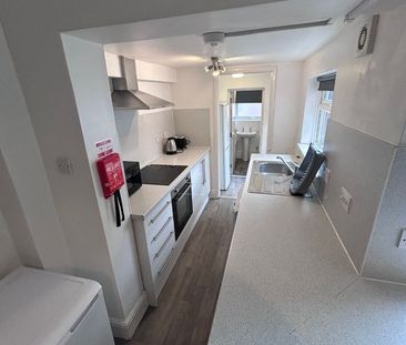 Room in a Shared House, Thyra Grove, NG9 - Photo 6