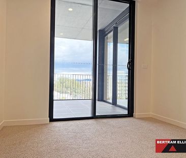 Top floor with expansive view! - Photo 6
