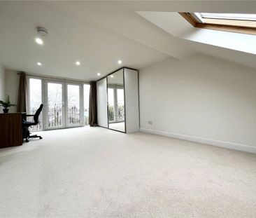 4 bedroom semi-detached house to rent - Photo 4