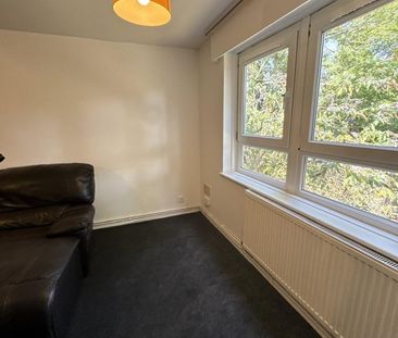 2 Bed Flat, Thornhill Gardens, IG11 - Photo 3