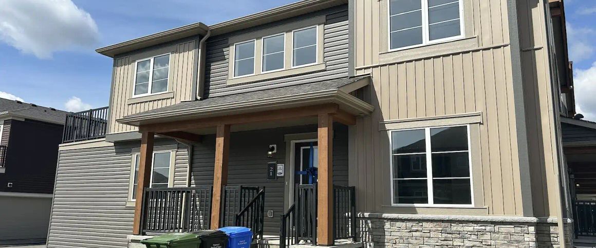 PROPERTY HAS BEEN RENTED SO ITS OFF THE MARKET NOW — 3 Bedrooms Townhouse - Photo 1