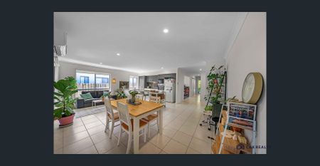 Spacious Family Home in the Heart of Coomera’s ‘Lura Estate’ - Photo 4