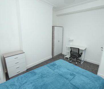 4 bedroom House To Let - Photo 3