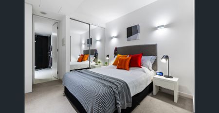 Fully Furnished Inner-City Living in Melbourne's Paris End - Photo 3