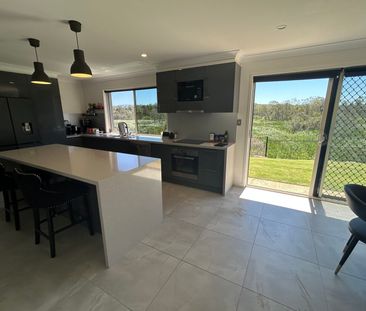 Shared large house, backing onto a bird nature reserve. - Photo 2