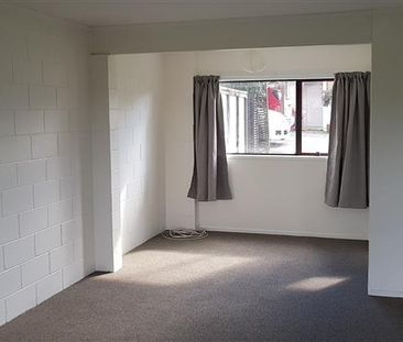 ELLERSLIE - 3 brm Townhouse - Great Locations - Photo 3
