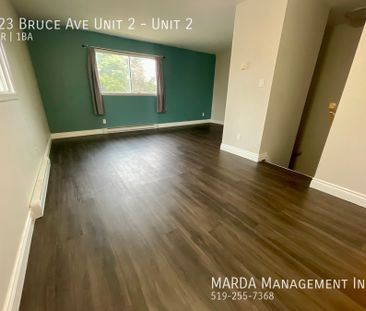 SPACIOUS & UPDATED 1 BED/1BATH APARTMENT! + HYDRO - Photo 2