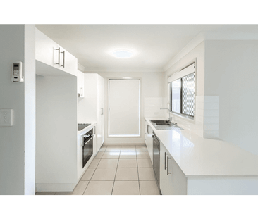 Modern, Light-Filled Low-Set Home in Quiet Hillcrest Pocket - Photo 6