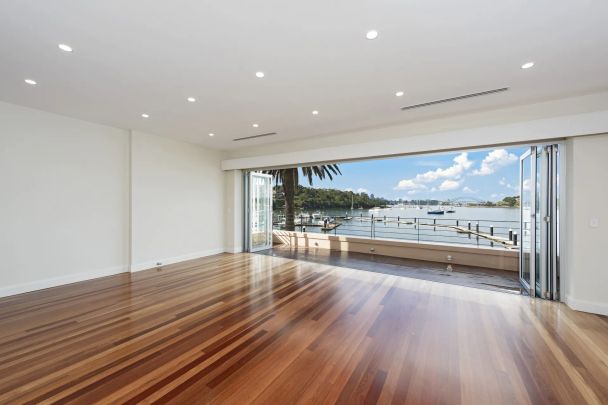 Top Floor Apartment With Entertaining Terrace and Expansive Views - Photo 1