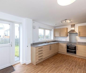 4 bedroom detached house to rent - Photo 2