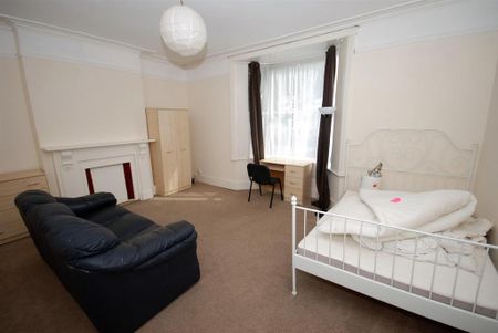 6 bedroom house to rent - Photo 2