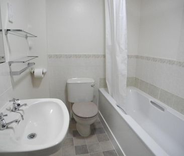 2 bedroom semi-detached house to rent - Photo 3