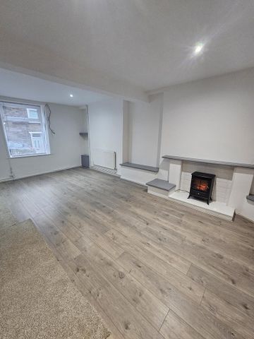 3 bedroom terraced house to rent - Photo 5