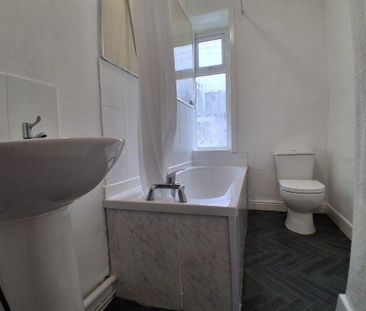 2 bedroom terraced house to rent - Photo 6