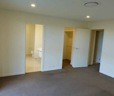 “Freshly Painted in Excellent Location” - Photo 5