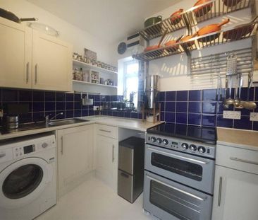 Beautiful Bright Clean Top Floor Flat Peckham - Photo 6