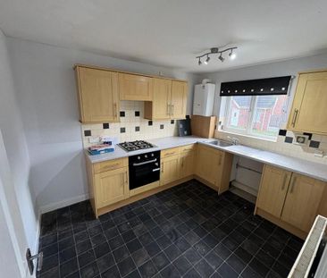 3 bedroom semi-detached house to rent - Photo 3