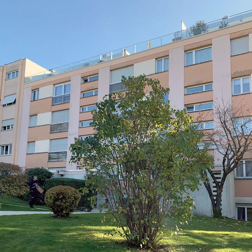 Joli studio jouissant d'une très belle vue. - Photo 2