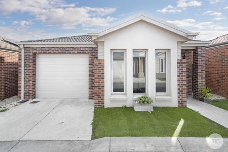 TWO BEDROOM HOME IN CENTRAL LOCATION - Photo 3
