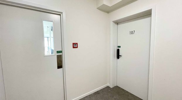 Near New Modern Apartment - Photo 1