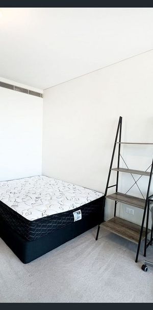 High Level, Fully Furnished Studio In Central Park - Photo 1