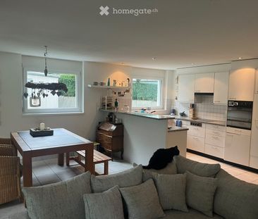 Helle und moderne 3.5 Zimmer Wohnung mit einem südländischen Garten... - Photo 2
