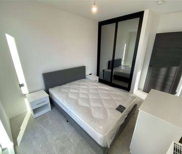 AVAILABLE 15TH APRIL | FULLY FURNIHSED | FLOODING WITH NATURAL LIGH... - Photo 4