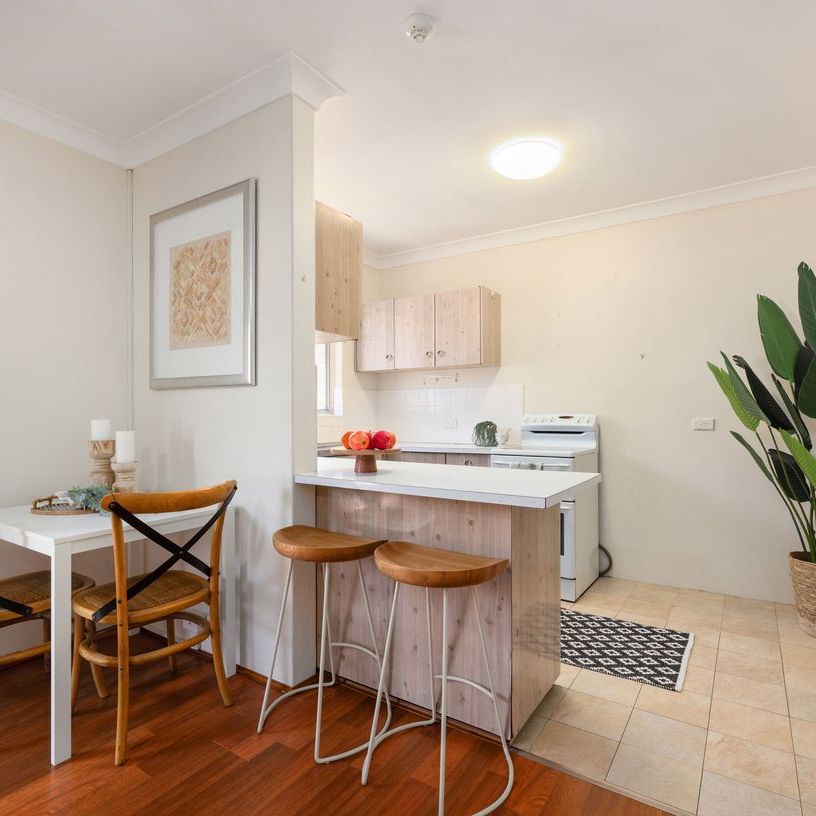 Bright & Breezy Apartment in Prime Dee Why Setting - Photo 1