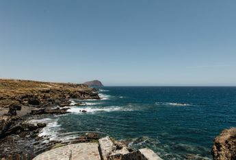 Los Abrigos, Avenida los Abrigos 1