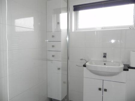 2 bedroom semi-detached house to rent - Photo 2