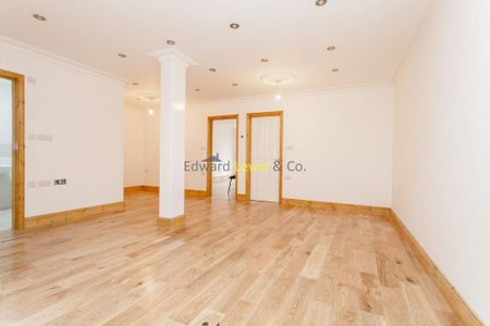 3 bedroom flat to rent - Photo 4