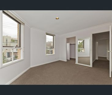 1/100 Stokes Street, Port Melbourne, Vic 3207 - Photo 2
