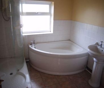 2 bedroom semi-detached house to rent - Photo 5