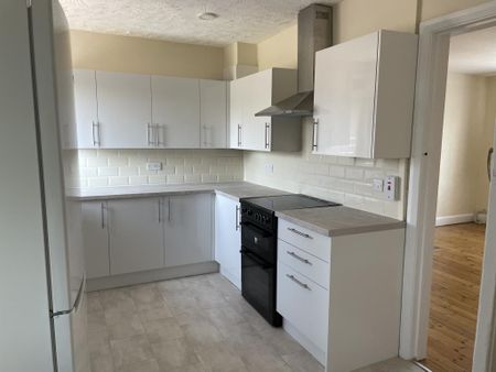 3 bedroom terraced house to rent - Photo 3