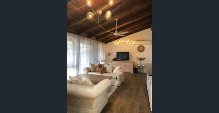 Newly renovated open living 3 bedrooms family home, available now. - Photo 3