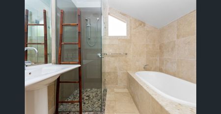 Understated Elegance, Brilliantly Positioned - Photo 4