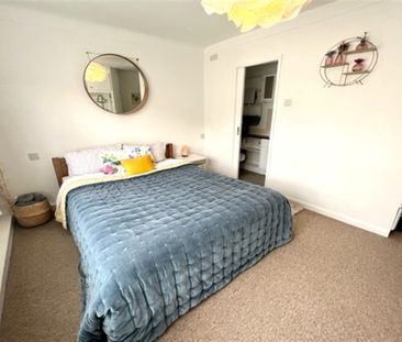 Leigh Court, SO17 - Photo 2