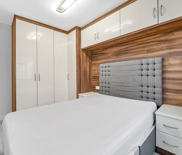 The Crescent, Harlington, Hayes, UB3 5NB - Photo 5