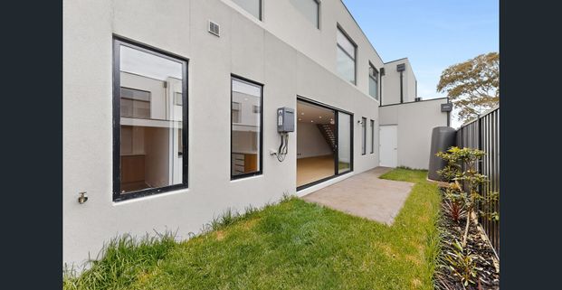 Modern, Spacious & Low-Maintenance Living - Photo 1