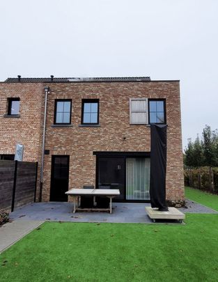 Energiezuinige nieuwbouwwoning met 5 slaapkamer en prachtige tuin in een rustige, doodlopende straat - Photo 1