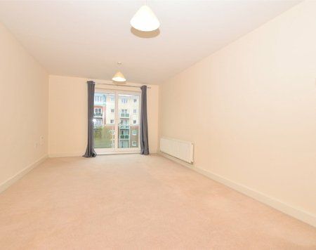 Reynolds Avenue, Redhill, Surrey, RH1 - Photo 3