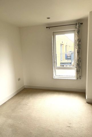 3 Bed Flat, Dowding Drive, SE9 - Photo 3